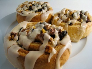 Vegan Sticky Cinnamon Rolls