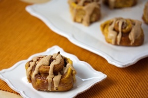 Vegan Pumpkin Cinnamon Rolls with Rum Spice Icing