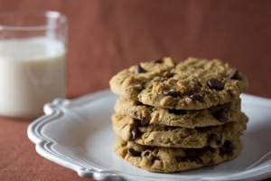 Vegan Peanut Butter Chocolate Chip Cookies